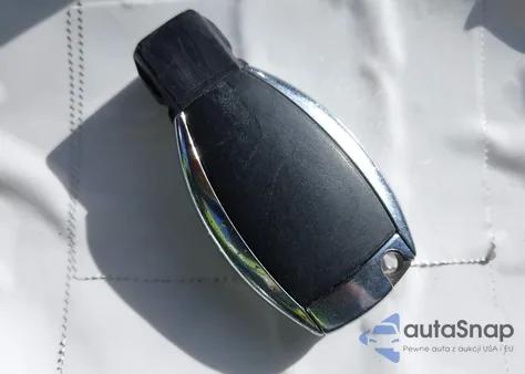 2013 Mercedes-Benz C 250 Sport z USA, uszkodzony, nr VIN WDDGF4HB3DA757264